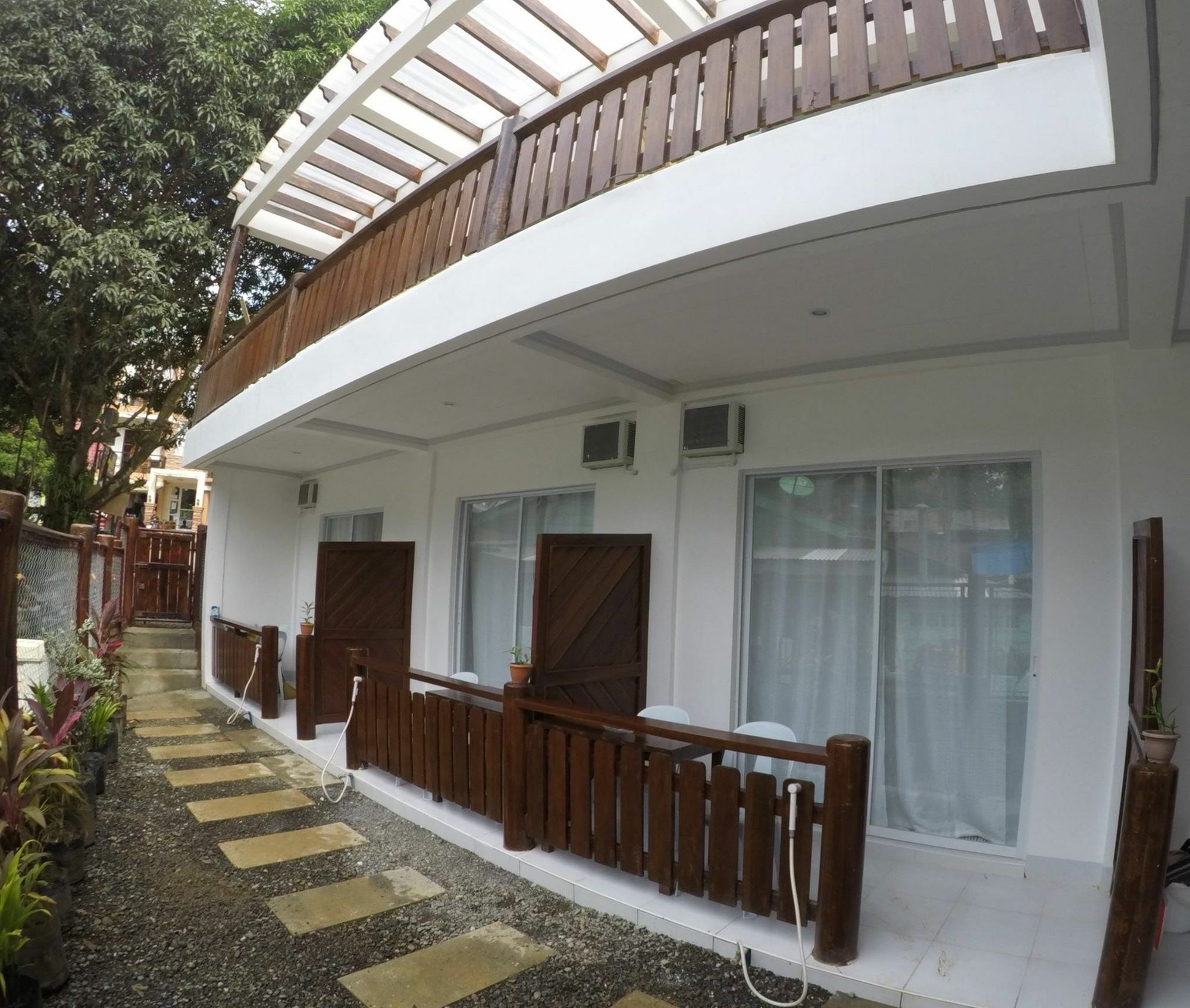 Neela Tourist Inn